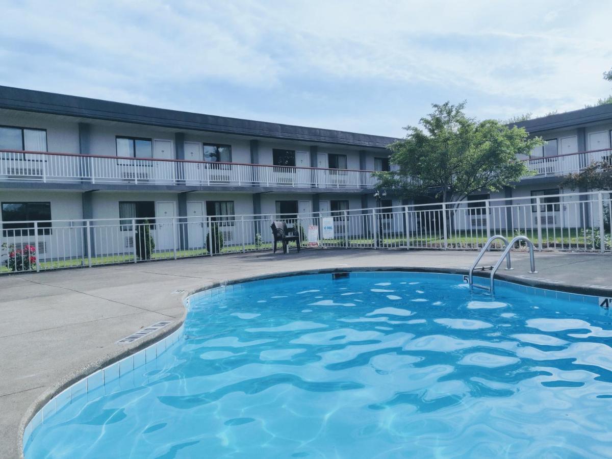 Sprucewood Inn エリリア エクステリア 写真